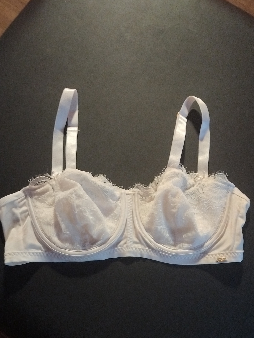 Jessica Simpson Lace Underwire Bra in Cream Color Gold Hardware